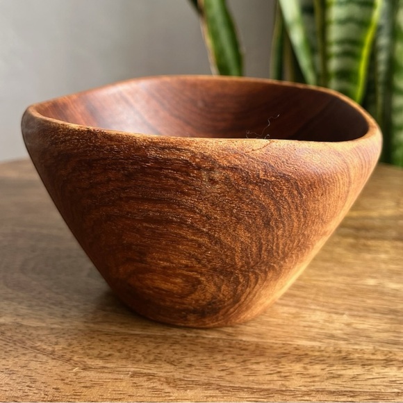 Pair of Carved Wooden Nesting Bowls - Picture 7 of 11